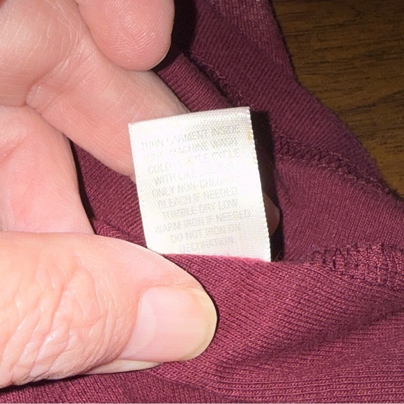 Burgundy Christmas Graphic Top Snowy Village Holiday Long Sleeve Tee M - Picture 7 of 8